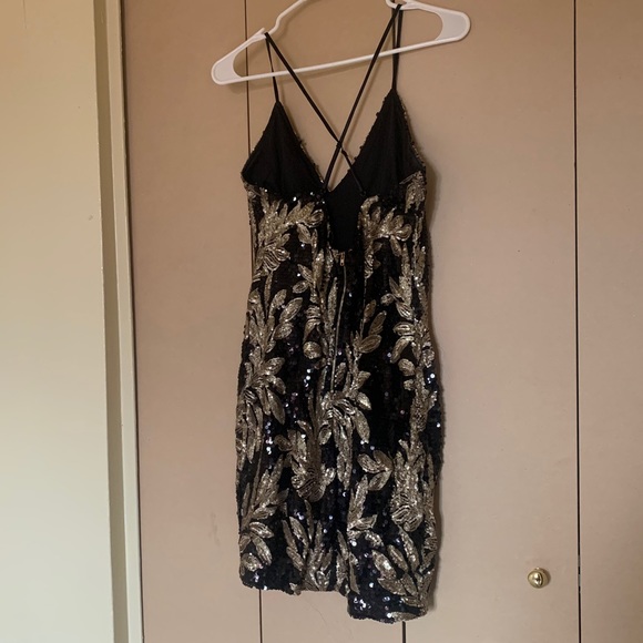 Curve Hugging Sequin Dress - Picture 7 of 7